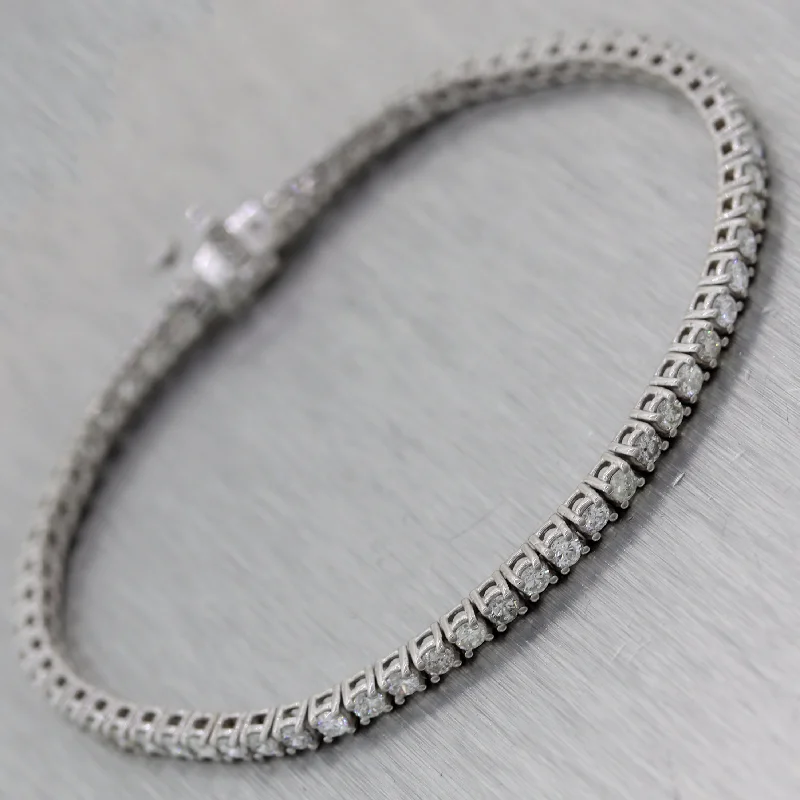 Modern 14k White Gold 3.01ctw Diamond Tennis Bracelet