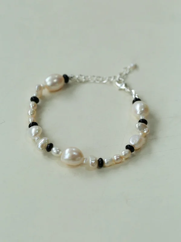 Baroque Pearl and Black Agate Beaded Bracelet